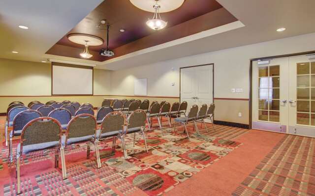 La Quinta Inn & Suites by Wyndham Denver Gateway Park