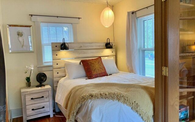 Cozy Bungalow in Downtown Loveland w/Free Bikes!