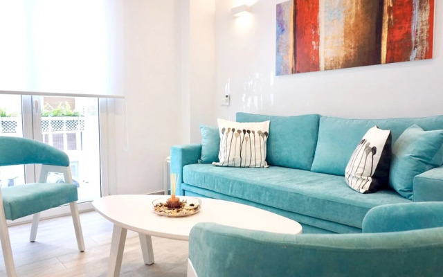 Minimal Fresh Design Apt in Athens
