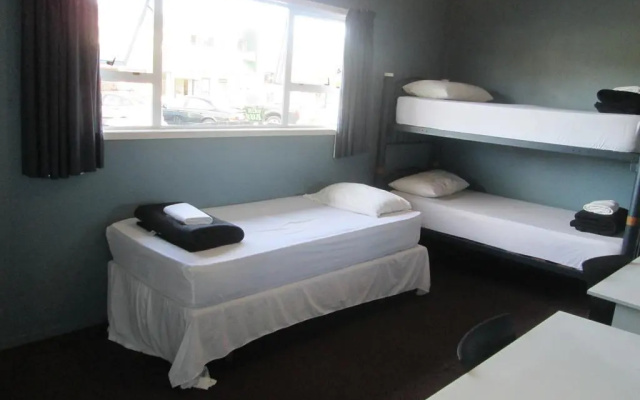 Crash Palace Backpackers