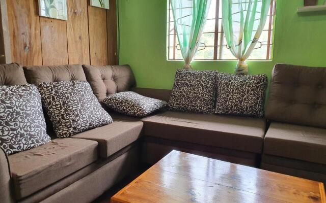 Adelle's Transient, spacious 3-bedroom homestay