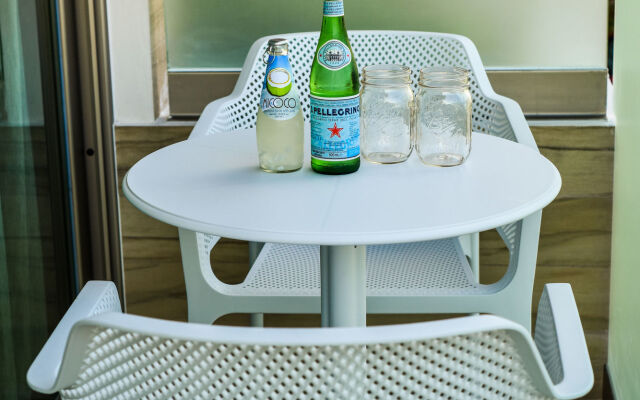 Newport House Playa Boutique Hotel - Beach Club Access