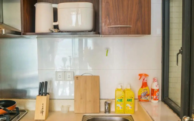 Locals Boutique Apartment Huafa Plaza 13