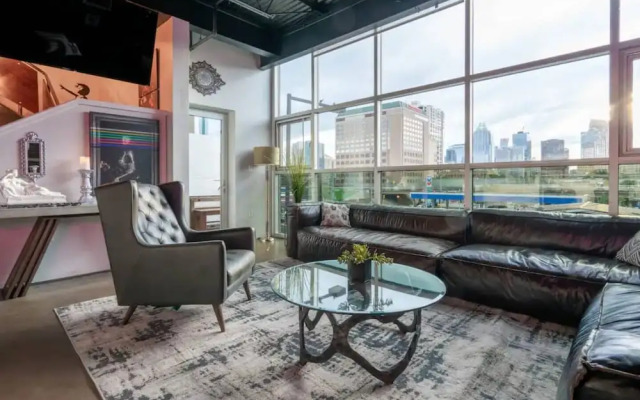 Swanky Townhome