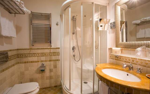 Hotel Tritone