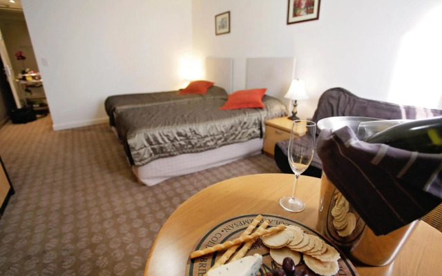 Golden Pebble Hotel