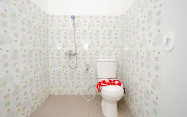 RedDoorz near Plaza Araya 2