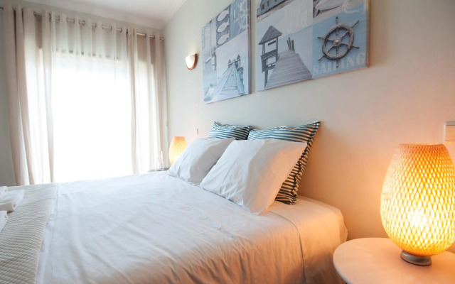 Cozy Beach Front with Rooftop