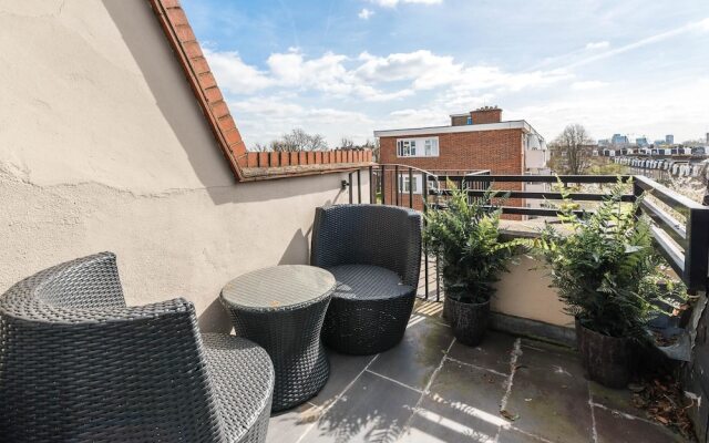 Spectacularly Stylish 2 Bed Flat Heart of Fulham