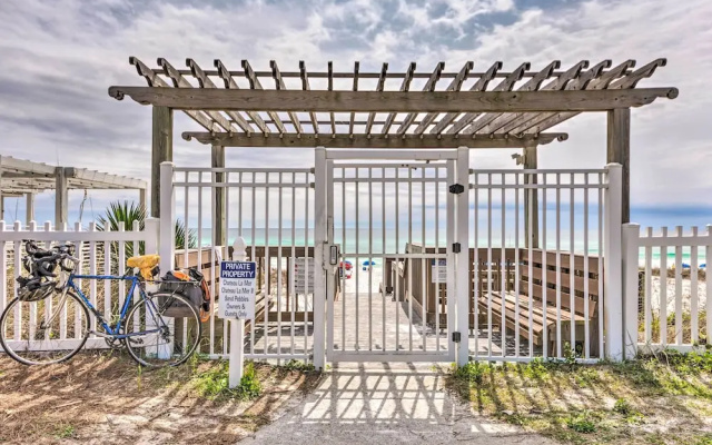 Sunny Destin Condo w/ Pool & Beach Access!