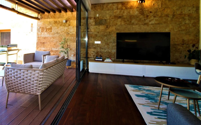 L'Orangerie Green Garden by SAPvillas