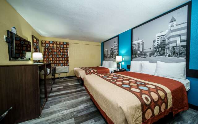 Super 8 by Wyndham Wichita Airport