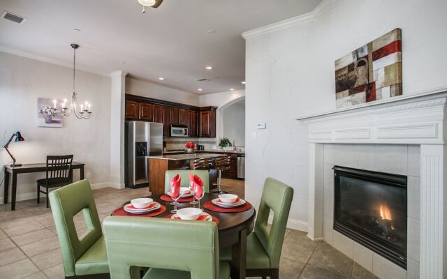 Beautifully furnished TownHome at shops