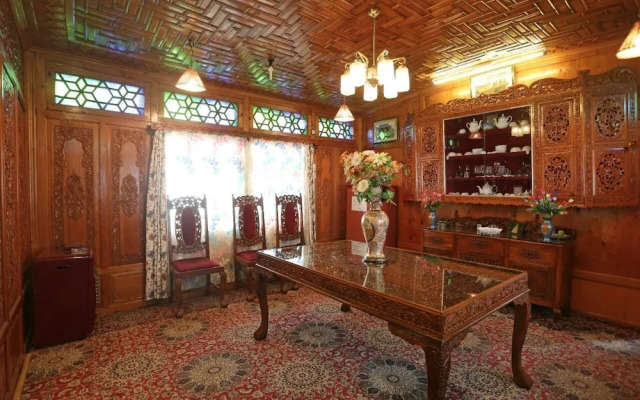 Ritz HouseBoat Srinagar