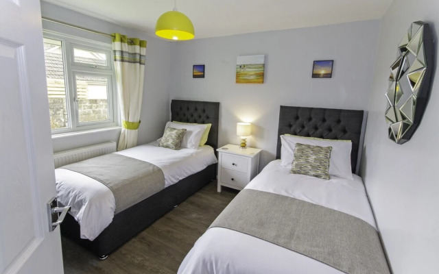 Sandbanks Sleeps 4 Beach Pass & 1 Dog