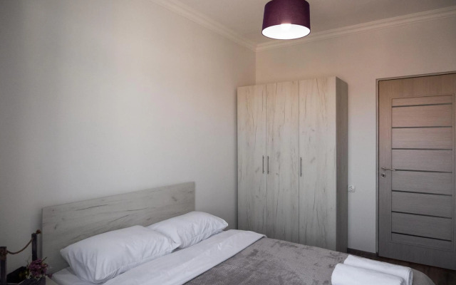 Bright apartment on 13th floor