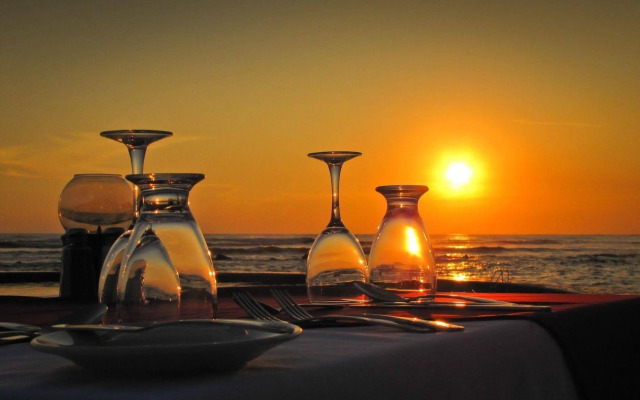 Tropical Suites Hotel