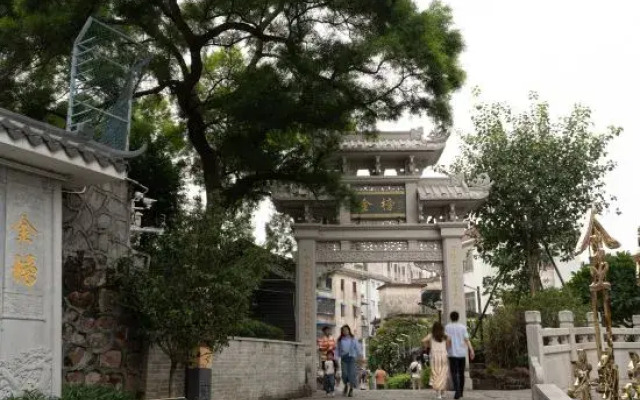 HanTing Hotel (Foshan Qinghuiyuan Huagai Road Pedestrian Street)