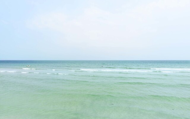 Lux Contemporary Condo By Favstay