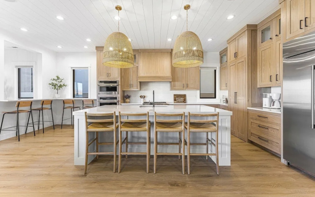 Sunny Days 7 Bedroom Home