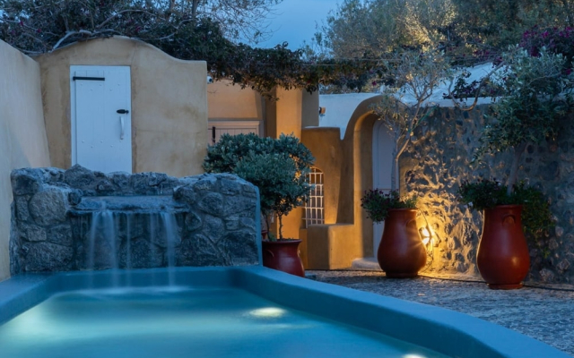 Nido House in Santorini