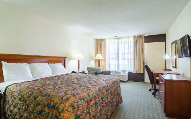 Rodeway Inn & Suites Greensboro Southeast