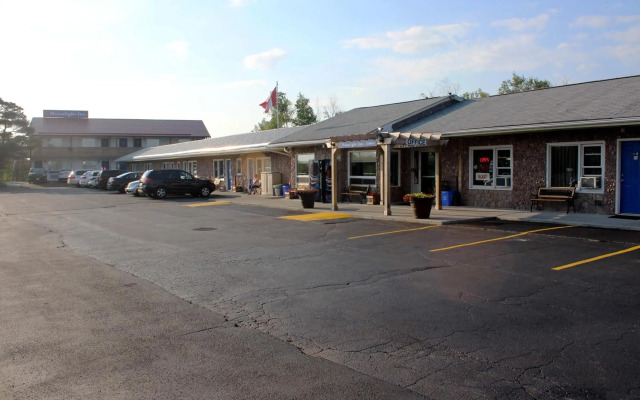 Moonlight Inn and Suites