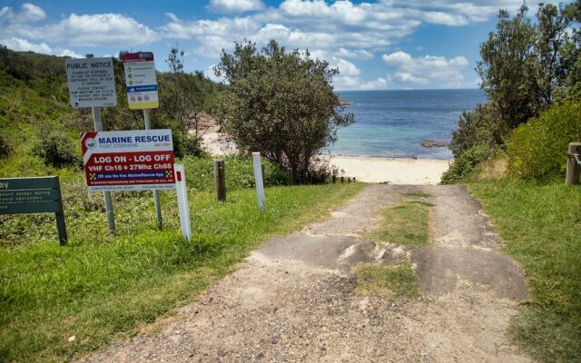 Whale Studio Apartment, 1a Ocean Street