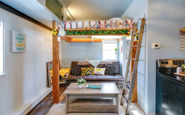 2 Mi to Dtwn & Pioneer Park: Fairbanks Studio!