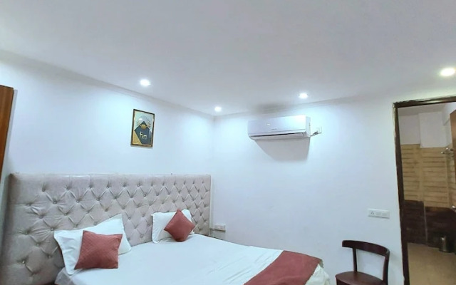 Vinayak Stay Sector 43