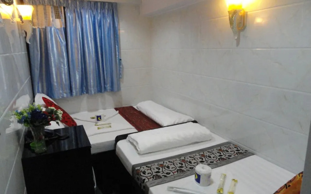 England Premier Backpackers Inn