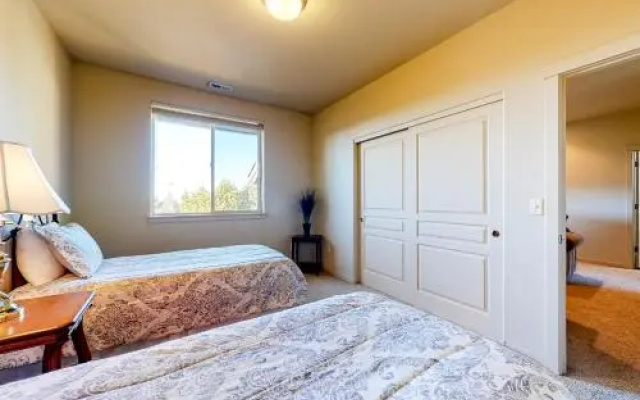 Eagle Crest Creekside Escape