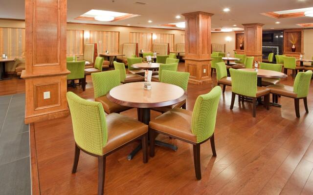 Holiday Inn Express Hotel & Suites Fredericksburg by IHG