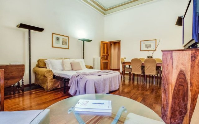 Elegant and Large 2 bed Flat Near P.zza Barberini