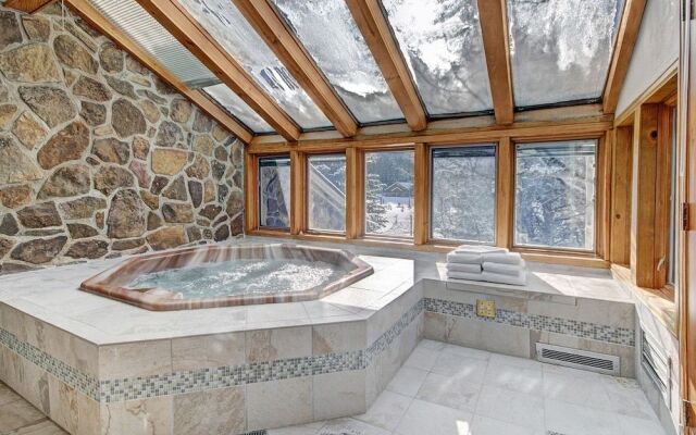 2725 Chateaux DMont by RedAwning