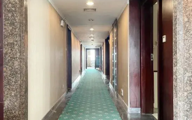 Golden Sea Hotel (Tantou Second Industrial Zone Store)