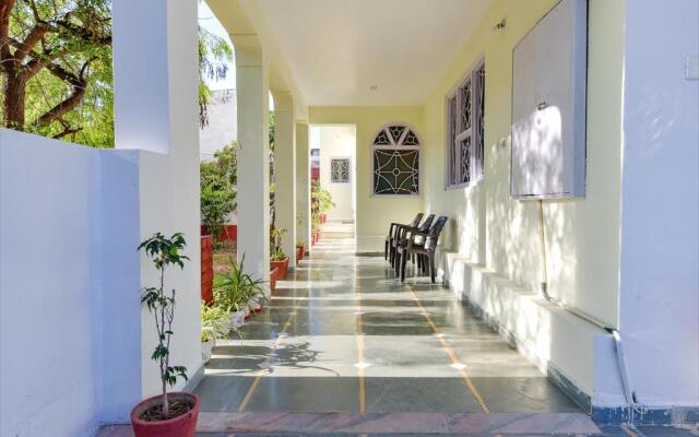 Fabhotel The Castle Homestay I