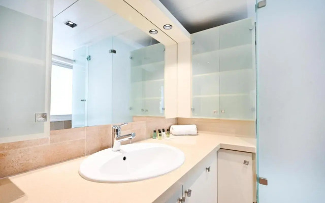 Pretty 2BR in Ben Gurion Blvd by HolyGuest