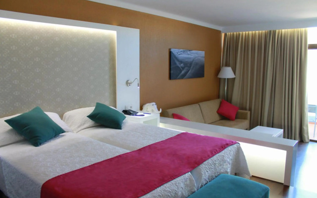 OYO The Cleveland Hotel