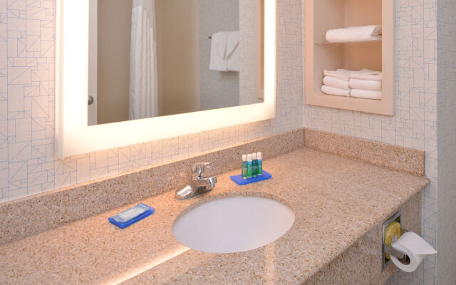 Holiday Inn Express & Suites Parkersburg-Mineral Wells by IHG