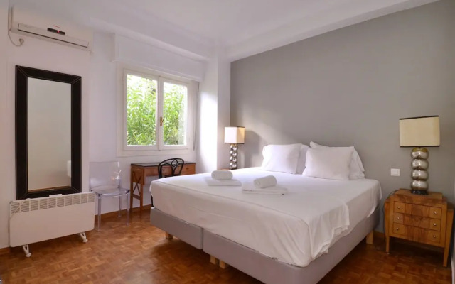Thiseio a vintage apartment