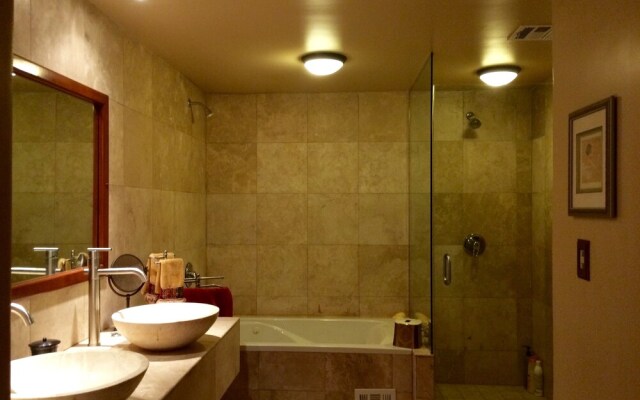 Playa Villa - 2 Br condo by RedAwning