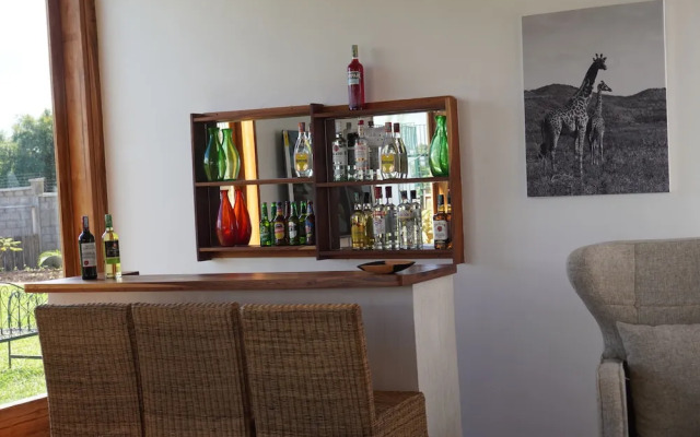 Moyoni Africa Lodge & Tours