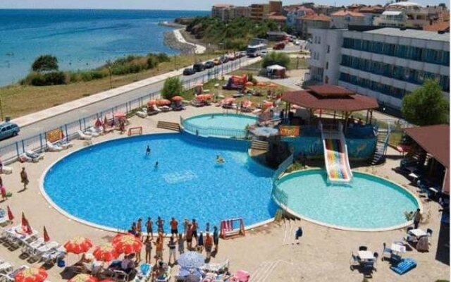 Perla Beach Club