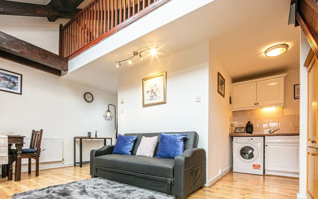 Victoria Quays Loft Apt - Free Parking