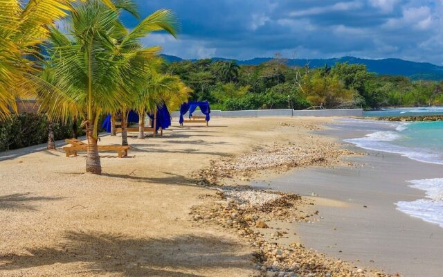 Beach Holidays at Marina Villa