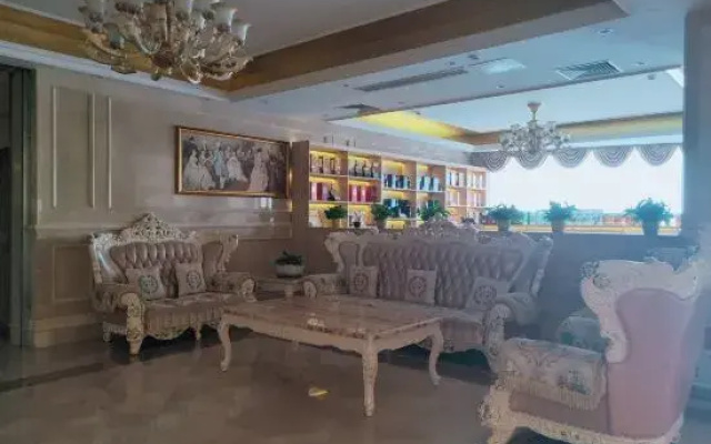 Vienna Hotel (Xinyi Jiaoyucheng River View)