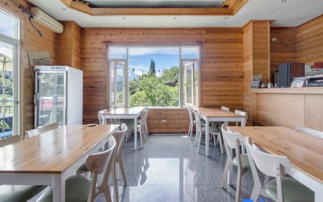 Bishui Shanju Lakeside B&B