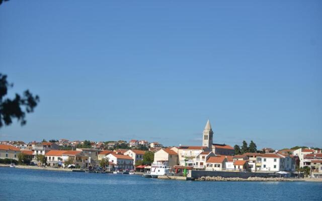 Apartments Petar Maksan