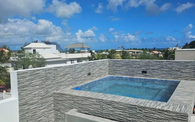 Rooftop Garden Jacuzzi Luxury Villa